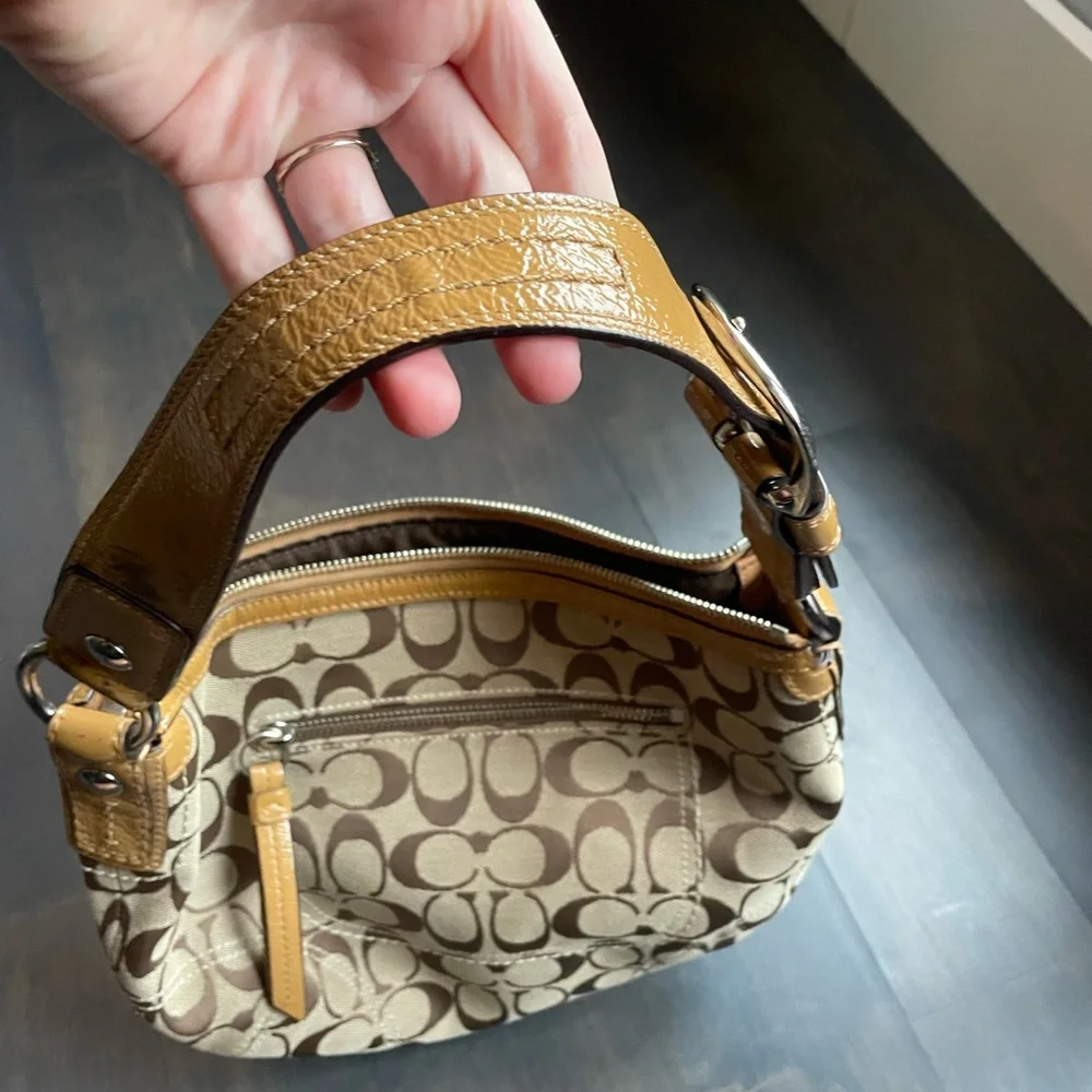 Coach Brown Tan Shoulder Bag with Signature Design - Picture 7 of 7